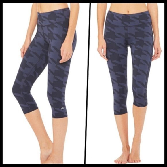Alo Yoga Navy Airbrush Capri Engineered Print‎ S - Picture 2 of 11
